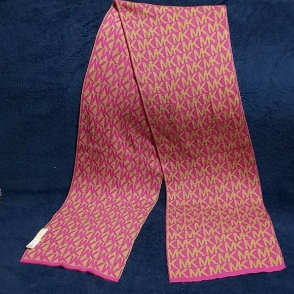 MK scarf